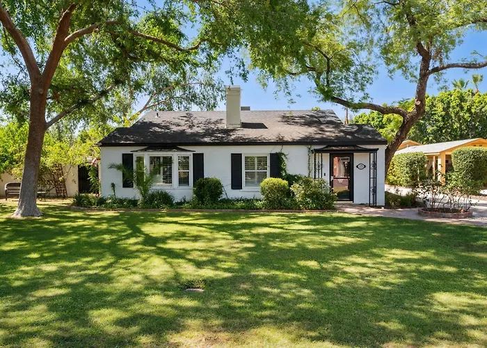 Holiday home Retreat With Pool - Prime Location Phoenix