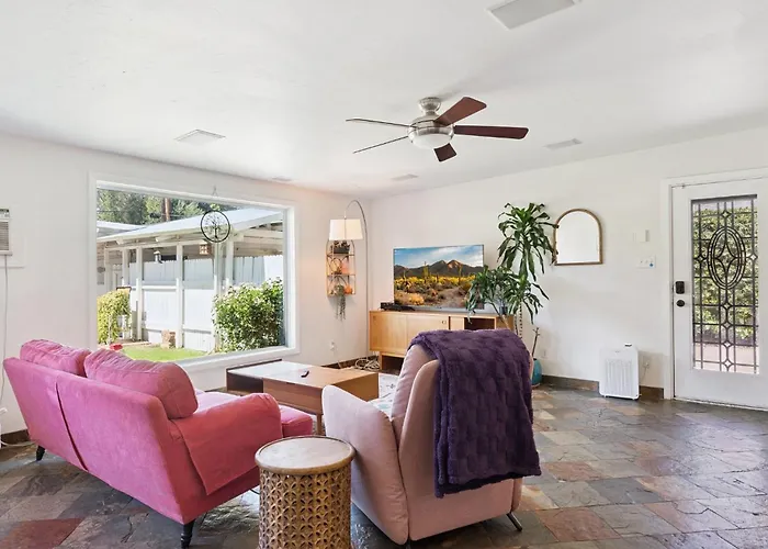 Retreat With Pool - Prime Location Holiday home
