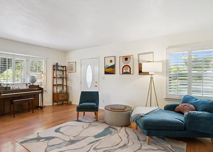 Retreat With Pool - Prime Location * Phoenix