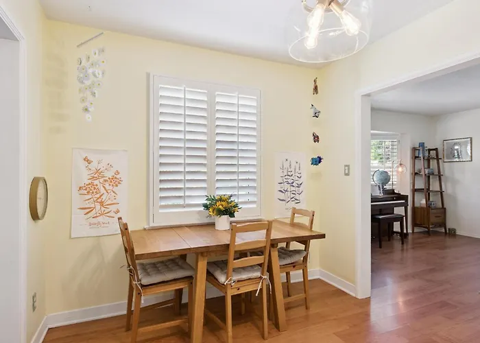 Holiday home Retreat With Pool - Prime Location Phoenix