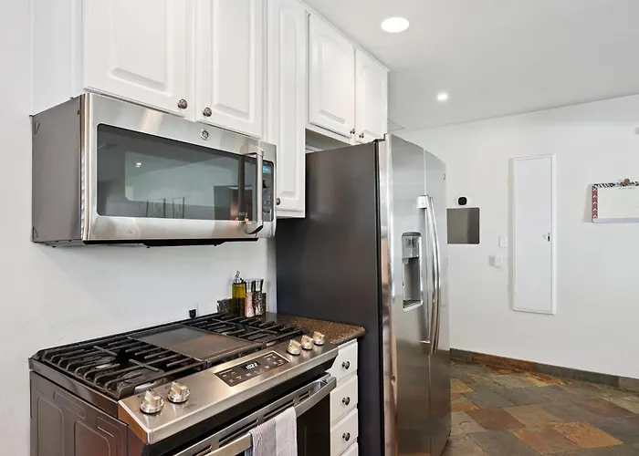 Retreat With Pool - Prime Location Phoenix