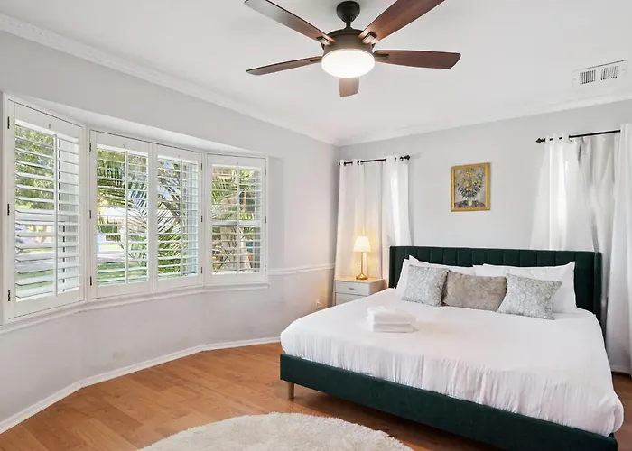 Holiday home Retreat With Pool - Prime Location Phoenix
