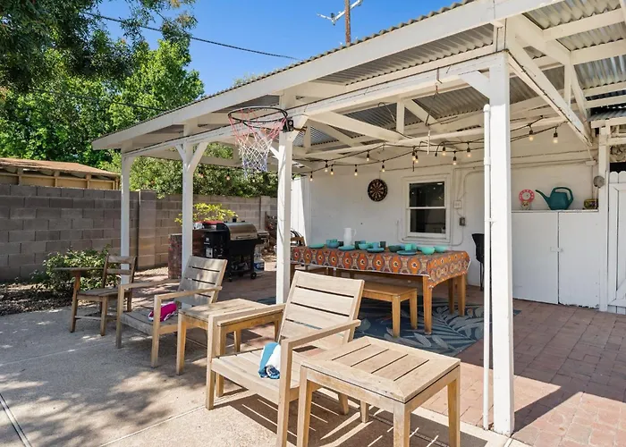 Retreat With Pool - Prime Location Holiday home *