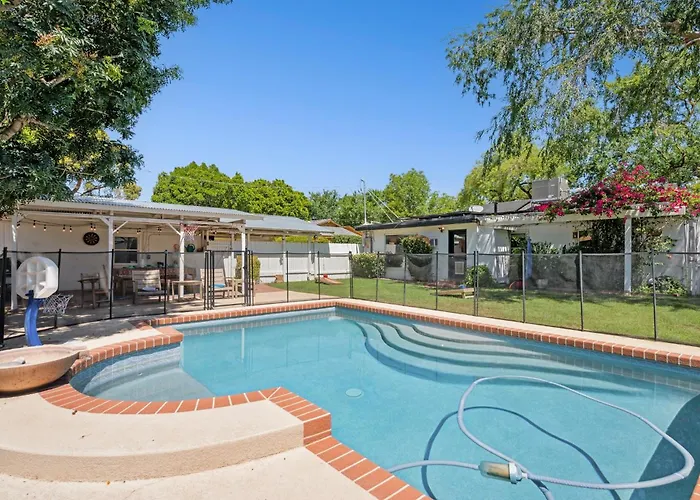 Retreat With Pool - Prime Location Holiday home *