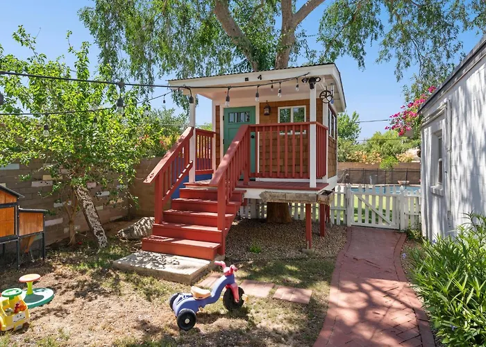 Retreat With Pool - Prime Location Holiday home *
