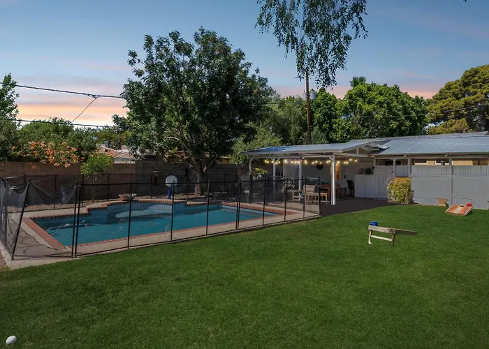 Retreat With Pool - Prime Location * Phoenix